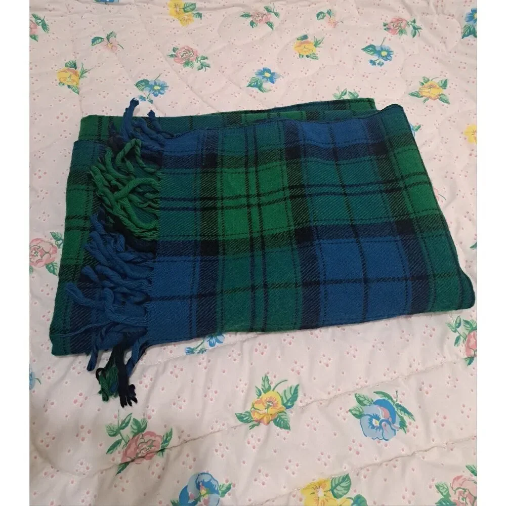 Faribault fluff Loomed wool square winter blanket green plaid watch tartan